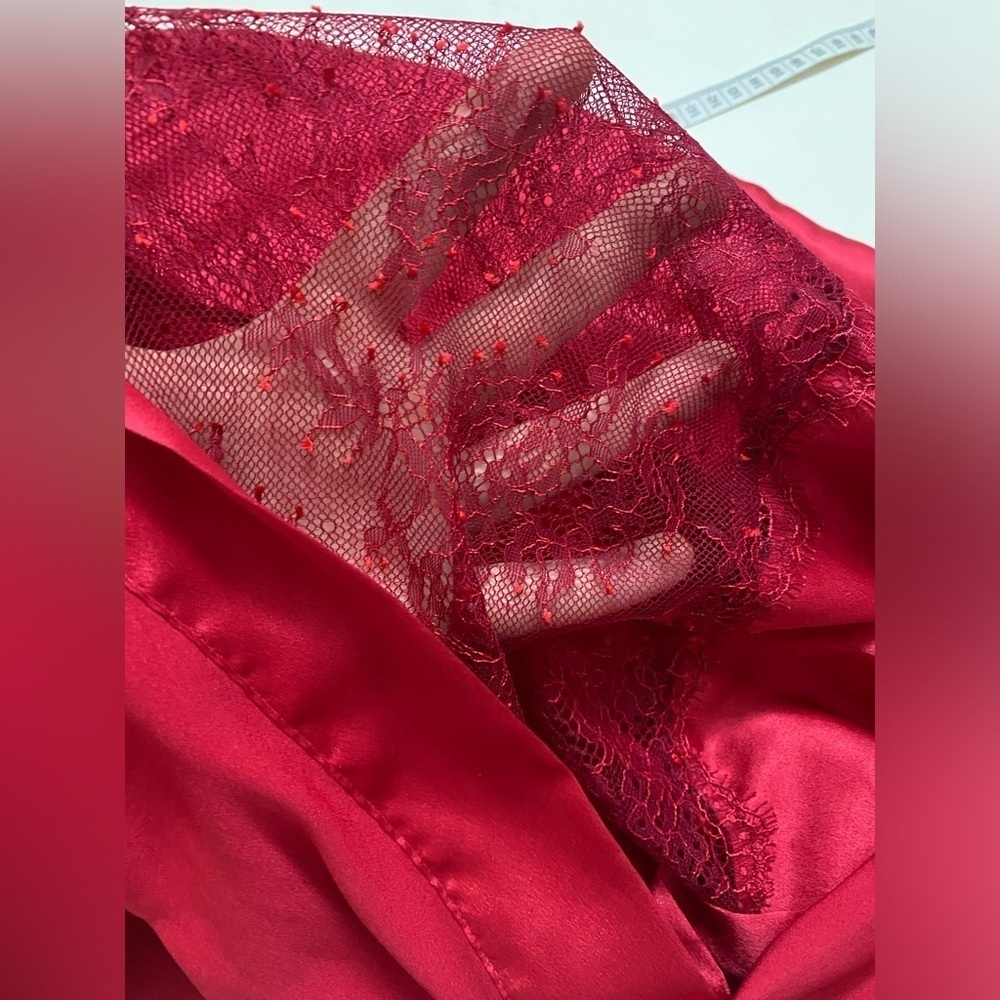 Victoria’s Secret - Satin lace embellished robe - Picture 5 of 5